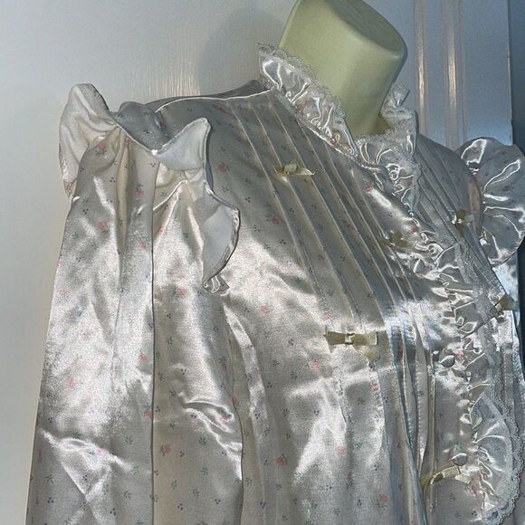 NWT Kayser shiny cream colored prairie look nightgown - Picture 5 of 11